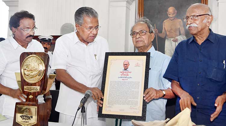 ആനന്ദി​െൻറ രചനകൾ മരുഭൂമിയിലെ പച്ചപ്പ്​ –മുഖ്യമന്ത്രി