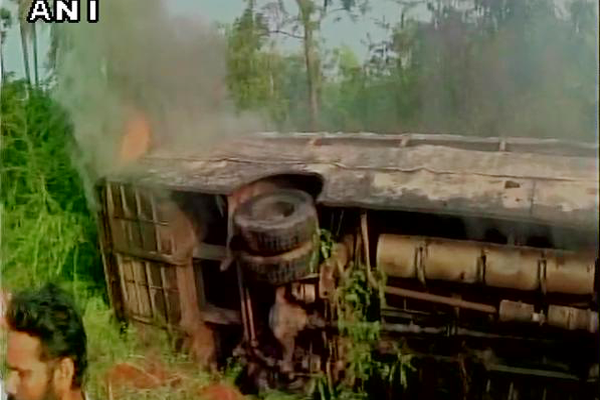 ആന്ധ്രയില്‍ മിനിബസും വാനും കൂട്ടിയിടിച്ച് 15 മരണം