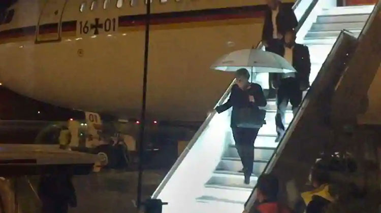 വിമാനം തകരാറിലായി; മെർകൽ ജി20 സമ്മേളനത്തിനെത്തിയത് 12 മണിക്കൂറോളം വൈകി വിമാനം തകരാറിലായി; മെർകൽ ജി20 സമ്മേളനത്തിനെത്തിയത് 12 മണിക്കൂറോളം വൈകി