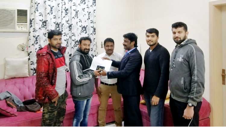 ദു​രി​ത​ത്തി​ലാ​യ മ​ല​പ്പു​റം സ്വ​ദേ​ശി നാ​ട​ണ​ഞ്ഞു