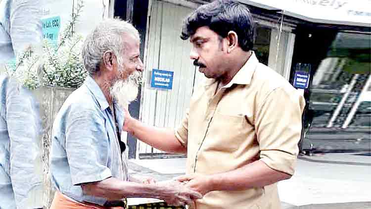 തെരുവുജീവിതങ്ങൾക്ക്​ ഓണപ്പുടവയുമായി അനസ്