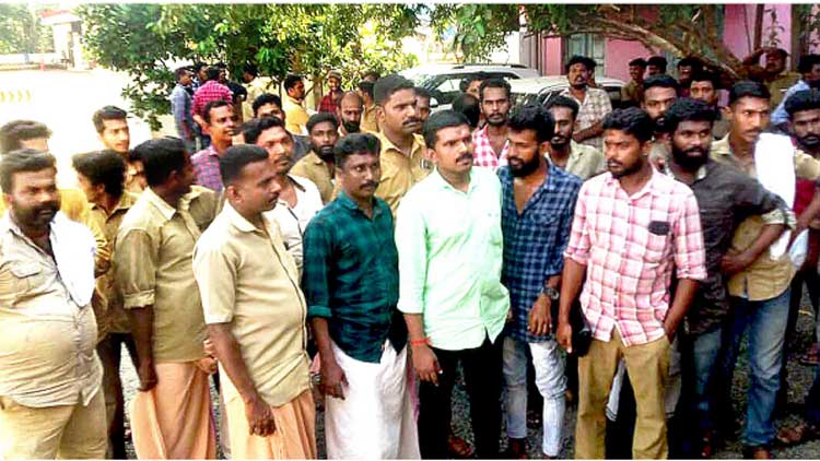 സമയത്തെച്ചൊല്ലി തർക്കം:  സ്വകാര്യ ബസുടമ മറ്റൊരു ബസിലെ കണ്ടക്ടറെ മർദിച്ചു