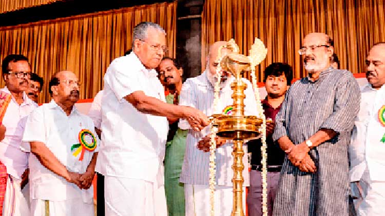 പ്രളയ പുനർനിർമാണം:  രാമോജി ഫിലിം സിറ്റിയുടെ 121 വീട്​ കൈമാറി