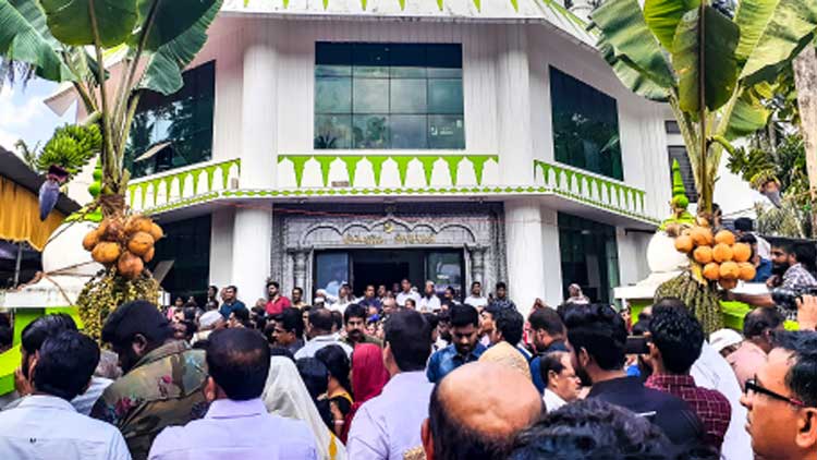 ഒരു നാട്​ ഒന്നാകെ ഒത്തുചേർന്ന്​ പറഞ്ഞു ഞങ്ങൾക്കിങ്ങനെ ആകാനേ പറ്റൂ...