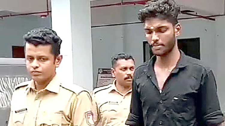 സിവിൽ പൊലീസ് ഓഫിസറുടെ  കൈ തല്ലി ഒടിച്ച പ്രതി കീഴടങ്ങി