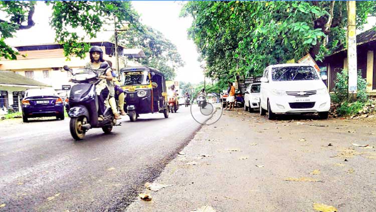 ടാറിങ്​ പൂർത്തീകരിച്ചില്ല; യാത്രക്കാർക്ക് ദുരിതം