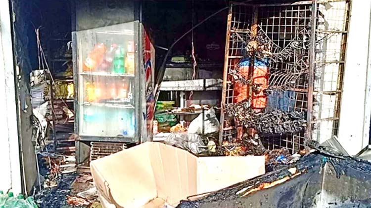 ചാരുംമൂട്ടിൽ ബേക്കറിക്ക് തീപിടിച്ചു; 20 ലക്ഷം രൂപയുടെ നഷ്​ടം