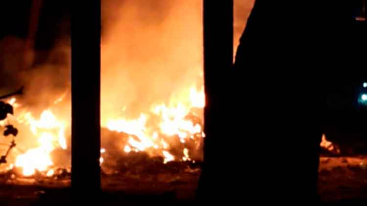 പാരിസ്ഥിതിക പ്രശ്നങ്ങൾ സൃഷ്​ടിച്ച്​  ഒാച്ചിറ ക്ഷേത്രത്തിലെ മാലിന്യം ക​ത്തി​ക്കൽ