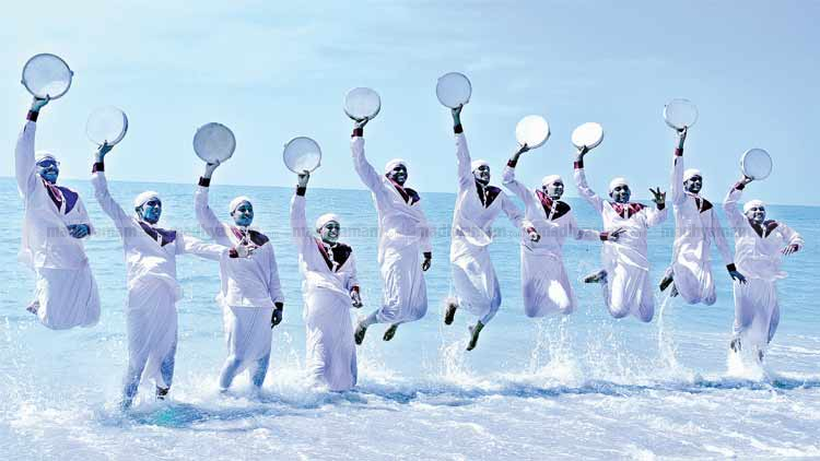 തിരമാലകൾ ഏറ്റുപിടിച്ചു അറബനമുട്ടിന്‍റെ  ഈണം