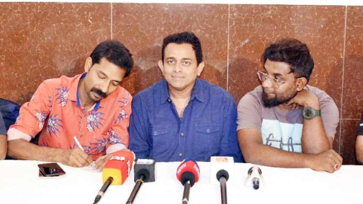 അ​റേ​ബ്യ​ൻ വൈ​ബ്സ്​ ഇ​ന്ന്​; ഫ്രാ​ങ്കോ​യും മ​ൻ​സൂ​ർ ഇ​ബ്രാ​ഹീ​മും പാ​ടും