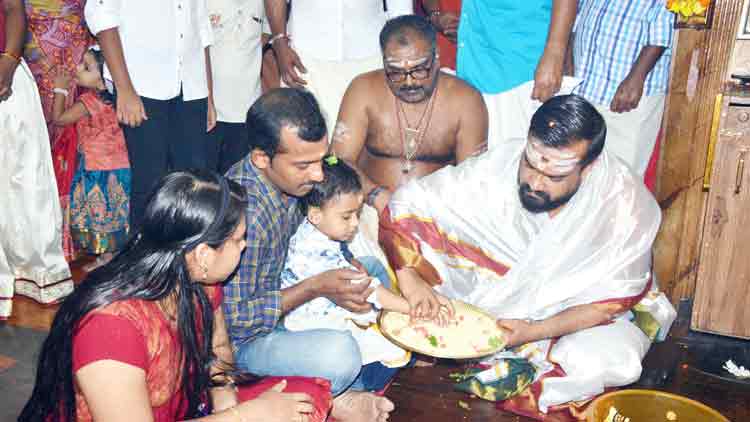 പ്ര​വാ​സ​േ​ലാ​ക​ത്ത്​ കു​രു​ന്നു​ക​ൾ  ആ​ദ്യ​ക്ഷ​ര​മെ​ഴു​തി