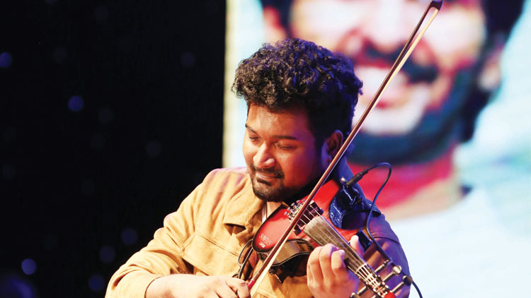 ബാ​ല​ഭാ​സ്​​ക​റി​ന്​ ശ്ര​ദ്ധാ​ഞ്​​ജ​ലി​യു​മാ​യി അ​ര​വി​ന്ദ്​