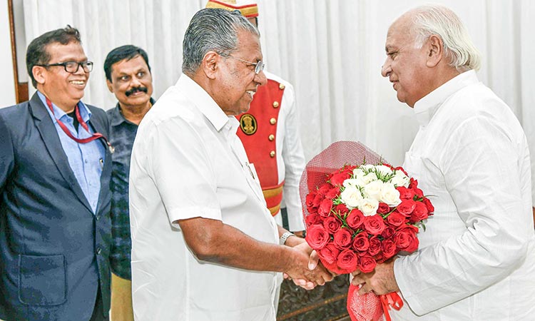 നിയുക്ത ഗവർണർക്ക്​ ഉൗഷ്​മള സ്വീകരണം; സ​ത്യ​പ്ര​തി​ജ്​​ഞ രാ​വി​ലെ 11ന്​ ​രാ​ജ്​​ഭ​വ​നി​ൽ