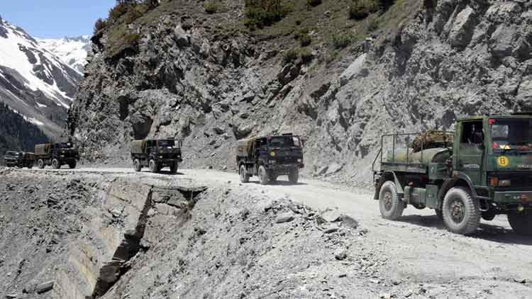 അതിർത്തിയിൽ സൈ​നി​ക  സ​ന്നാ​ഹം ശ​ക്ത​മാ​ക്കി ഇ​ന്ത്യ