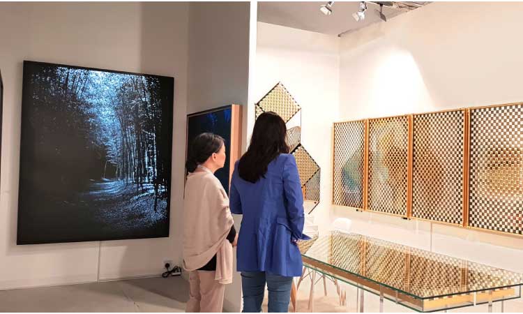 വ​ർ​ണ​ങ്ങ​ളി​ലെ ദ​ർ​ശ​ന​ത്തി​ന്​ പ​ത്താ​ണ്ട്​; അ​ബൂ​ദ​ബി ആ​ർ​ട്ടി​ന്​ തു​ട​ക്കം