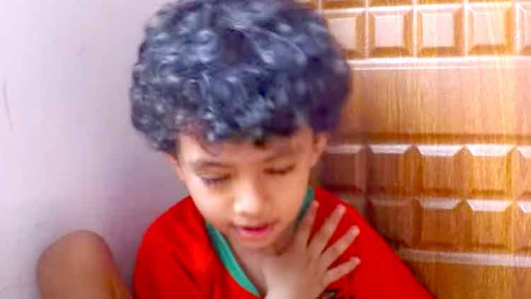 ജോ​ർ​ജ്​ ഫ്ലോ​യ്​​ഡ് വീ ​ആ​ർ സോ​റി,  മാ​പ്പ്​ ചോ​ദി​ച്ച്​ കെ.​ജി. വി​ദ്യാ​ർ​ഥി​യു​ടെ വി​ഡി​യോ