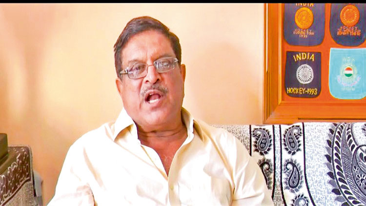 അമേരിക്കയിലെത്തി കുടുങ്ങി; സഹായിക്കണമെന്ന് ഹോക്കി ലോകകപ്പ് ജേതാവ് അമേരിക്കയിലെത്തി കുടുങ്ങി; സഹായിക്കണമെന്ന് ഹോക്കി ലോകകപ്പ് ജേതാവ്