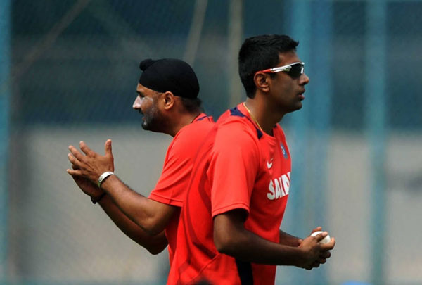 അശ്വിന് പരിക്ക്; പകരം ഹര്‍ഭജന്‍