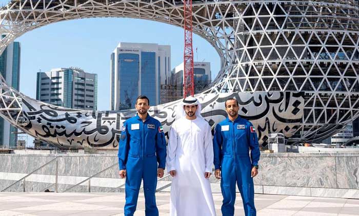 യു.​എ.​ഇ ബ​ഹി​രാ​കാ​ശ യാ​ത്രി​ക​ർ  തി​രി​ച്ചെ​ത്തി; ഉ​ജ്ജ്വ​ല സ്വീ​ക​ര​ണം