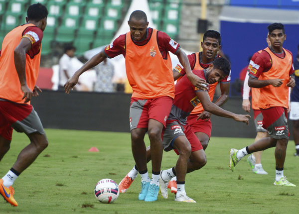 ചെന്നൈയിനും ചാമ്പ്യനും നേര്‍ക്കുനേര്‍