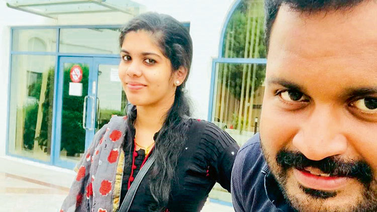 ആദ്യവിമാനത്തിൽ ആതിര