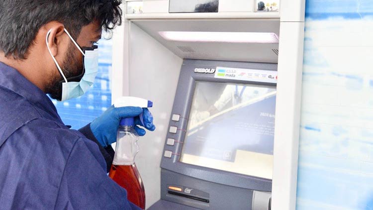 എ.​ടി.​എ​മ്മു​ക​ളും പൊ​തു​വി​ട​ങ്ങ​ളും  അ​ണു​മു​ക്ത​മാ​ക്കു​ന്നു