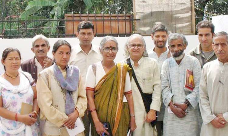 വി​വ​രാ​വ​കാ​ശ​ത്തി​െ​ൻ​റ  ചി​റ​ക​രി​യു​മ്പോ​ള്‍