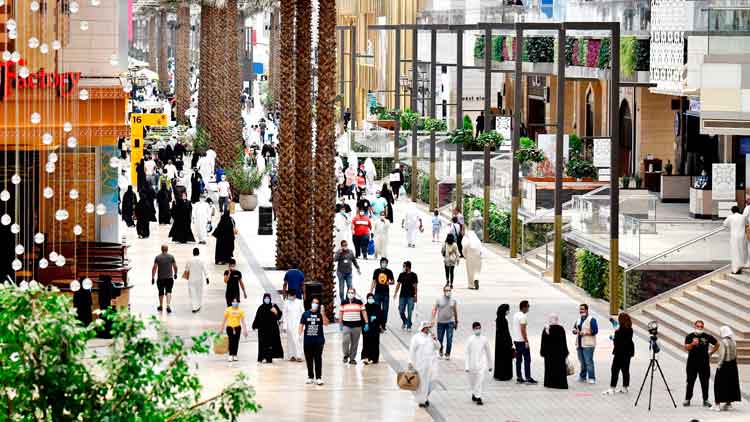 ക​ട​ക​ൾ തു​റ​ന്ന​തിൻെറ ആ​ശ്വാ​സം എ​ങ്ങും; ആ​ദ്യ​ദി​നം തി​ര​ക്ക്​