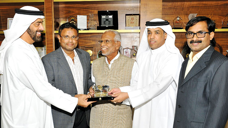 ഇ​ന്ത്യ​ൻ ഇ​സ്​​ലാ​മി​ക് സെ​ൻ​റ​റി​ന് ക​മ്യൂ​ണി​റ്റി  പൊ​ലീ​സി​െ​ൻ​റ അ​വാ​ർ​ഡും ആ​ദ​ര​പ​ത്ര​വും