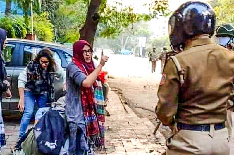 ചൂണ്ടുവിരലാകും അടിച്ചമർത്തലിനെതിരെ