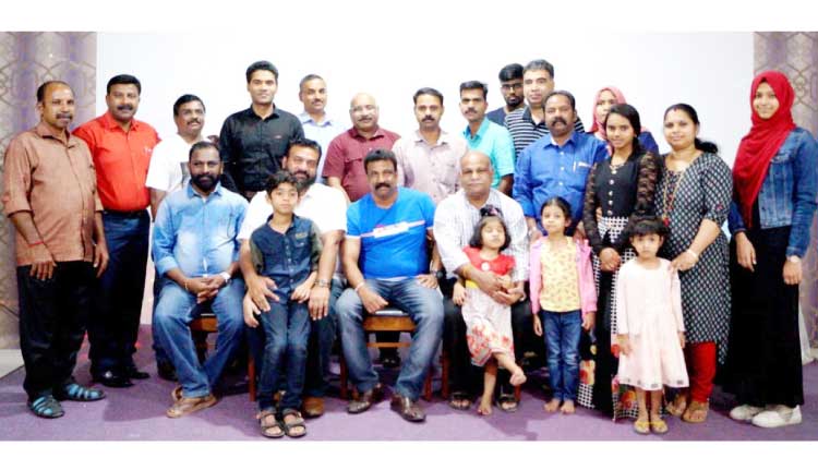 ബാ​ബു മേ​നോ​ത്തി​ന്​ യാ​ത്ര​യ​യ​പ്പ്​ ന​ൽ​കി