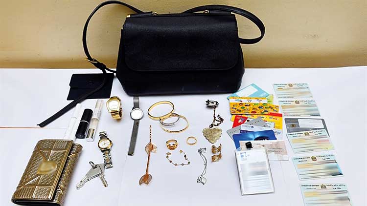 മാ​ളി​ൽ വെ​ച്ച്​ വ​നി​ത​യു​ടെ ബാ​ഗ്  മോ​ഷ്​​ടി​ച്ച യു​വ​തി പി​ടി​യി​ൽ