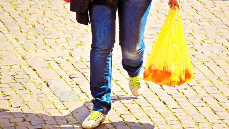 ഒമാനിൽ പ്ലാ​സ്​​റ്റി​ക്​  ബാ​ഗു​ക​ൾ​ക്ക്​ നി​രോ​ധ​നം