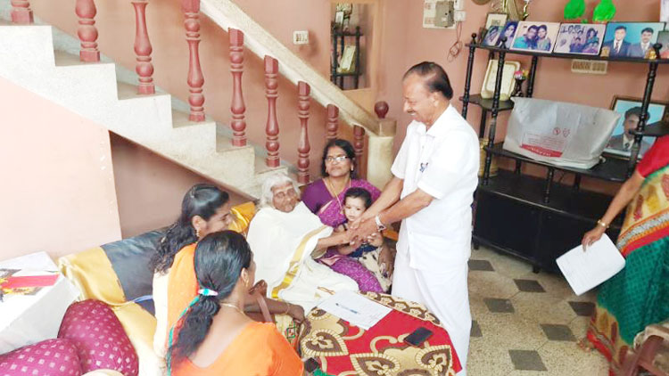 105 വയസ്സൊക്കെ എന്ത്; ഭഗീരഥിയമ്മ പഠിക്കുകയാണ്...