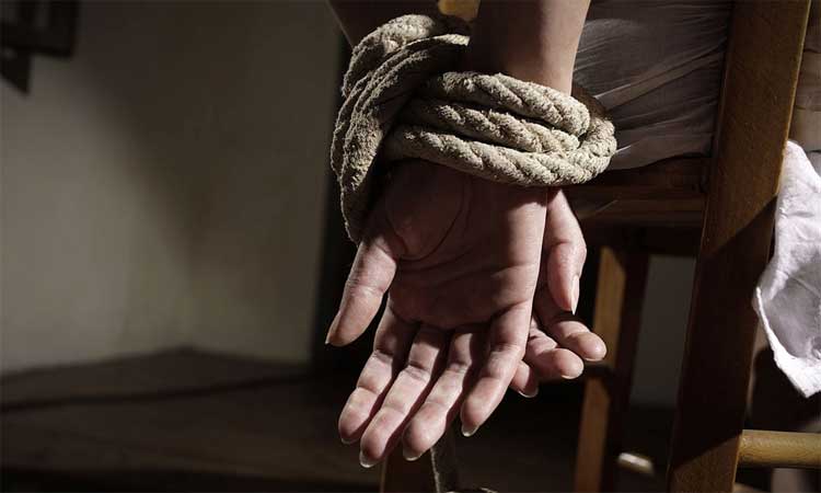 ഇരയെ തട്ടിക്കൊണ്ടുപോവാൻ മലയാളി പലിശസംഘത്തിൻെറ ശ്രമം