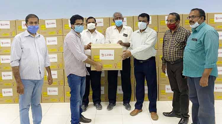 നോ​ർ​ക്ക ഹെ​ൽ​പ്‌ ഡെ​സ്ക്കി​ന്  ബ​ഹ്‌​റൈ​ൻ പ്ര​തി​ഭ 100 കി​റ്റ്​ നൽകി