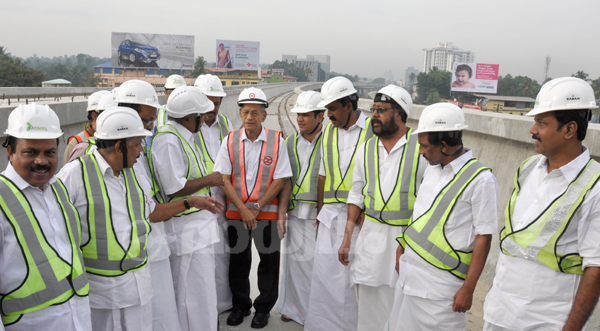 കൊച്ചി മെട്രോ: കോച്ചുകള്‍ നൂറ് ദിവസത്തിനകമെന്ന് മുഖ്യമന്ത്രി