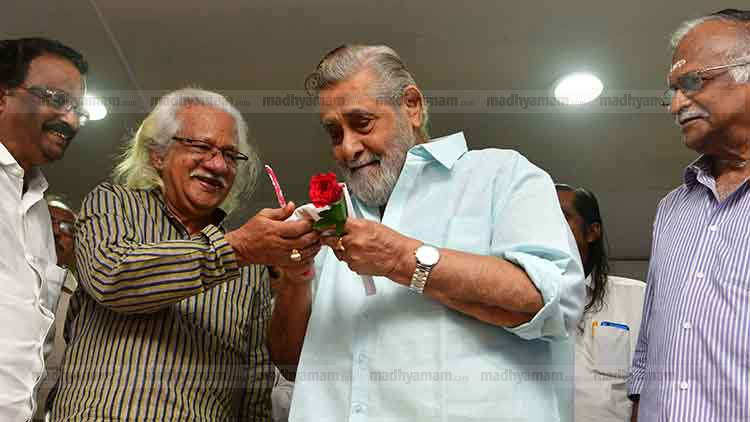 ‘മധു മലയാള സിനിമയുടെ ചരിത്രത്തോടൊപ്പം സഞ്ചരിച്ച വ്യക്തി’ ‘മധു മലയാള സിനിമയുടെ ചരിത്രത്തോടൊപ്പം സഞ്ചരിച്ച വ്യക്തി’