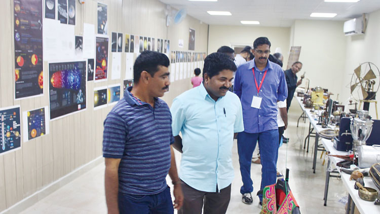 അ​റി​വി​​​െൻറ​ വെ​ളി​ച്ചം തു​റ​ന്ന്​  ‘ശാ​സ്ത്ര​ജാ​ല​കം’