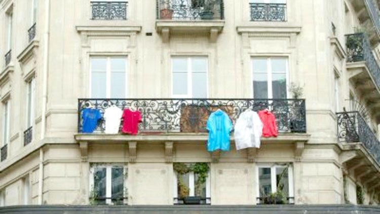 ബാ​ൽ​ക്ക​ണി​യി​ൽ തു​ണി  ഉ​ണ​ക്കാ​നി​ട്ടാൽ കർശന ന​ട​പ​ടി