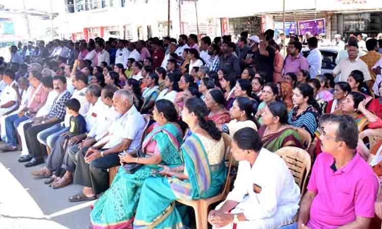 ദേശീയപാതയിലെ യാത്രാനിരോധനം; സമരപ്പന്തലിൽ  കൂട്ട ഉപവാസം
