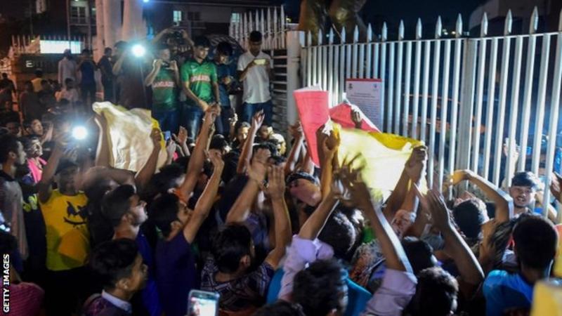 ശാകിബിനെ പിന്തുണച്ച് ബംഗ്ലാദേശിൽ പ്രതിഷേധ റാലികൾ