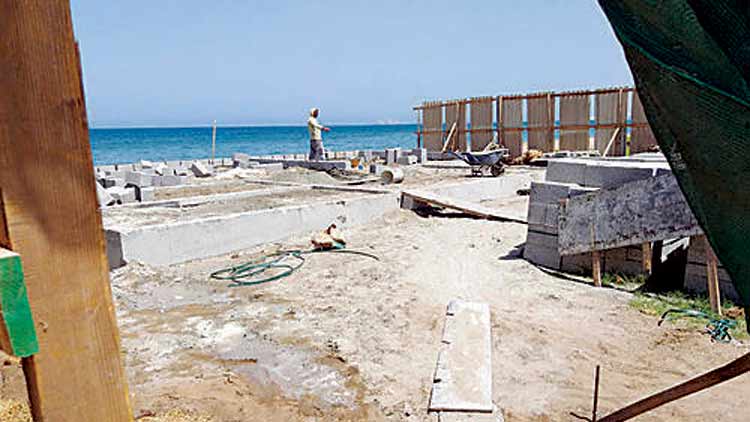 മസ്​കത്തിലെ കടൽതീരങ്ങളിൽ ടോയ്​ലറ്റുകൾ നിർമിക്കുന്നു