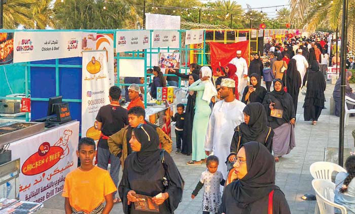 ഒ​മാ​നി​ലെ ആ​ദ്യ ബീ​ച്ച്​ കാ​ർ​ണി​വ​ലി​ന്​ കൊ​ടി​യു​യ​ർ​ന്നു