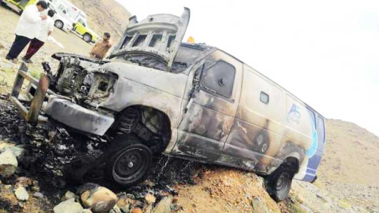 എ.ടി.എമ്മുകളിൽ പണം നിറക്കാൻ പോയ വാഹനം കത്തിനശിച്ചു എ.ടി.എമ്മുകളിൽ പണം നിറക്കാൻ പോയ വാഹനം കത്തിനശിച്ചു