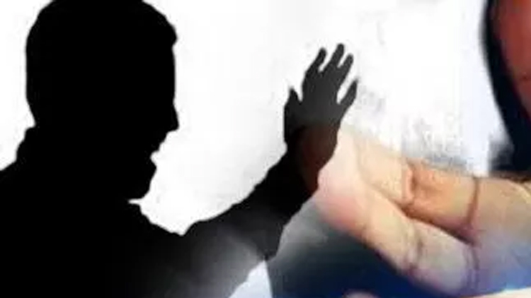 മ​ർ​ദ​ന​ത്തി​ൽ പ​രി​ക്കേ​റ്റ പ​ത്ര ഏ​ജ​ൻ​റി​നെ ആ​ശു​പ​ത്രി​യി​ൽ പ്ര​വേ​ശി​പ്പി​ച്ചു