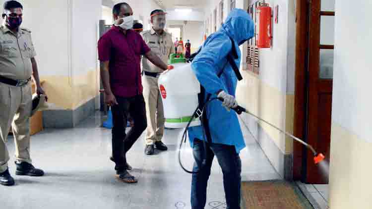 ബം​ഗ​ളൂ​രുവിൽ ഏഴു പേർ കൂടി മരിച്ചു; കേ​ര​ള​ത്തി​ൽ നി​ന്നെ​ത്തി​യ യുവാവിന്​ കോ​വി​ഡ്