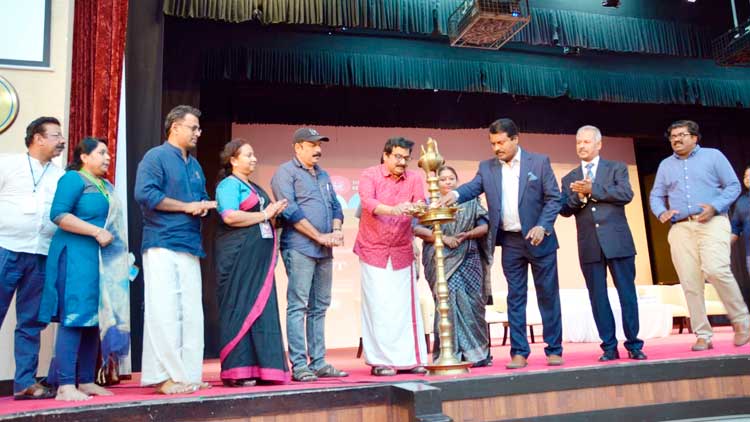 പു​സ്​​ത​കോ​ത്സ​വ​ത്തി​ന്​ ആ​വേ​ശ​ത്തുട​ക്കം