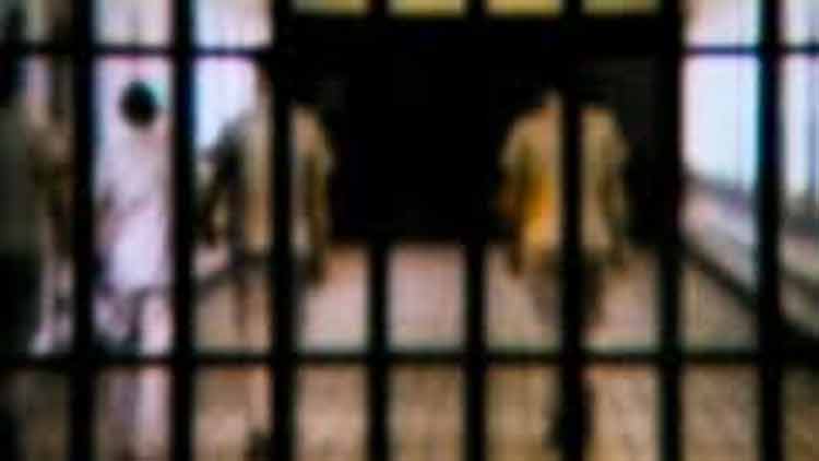 ജ​യി​ൽ​മോ​ചി​ത​രാ​യ ഇ​ന്ത്യ​ക്കാ​ർ നാ​ട്ടി​ൽ  പോ​കാ​നാ​കാ​തെ ഡി​പോ​ർ​േ​ട്ട​ഷ​ൻ കേ​ന്ദ്ര​ത്തി​ൽ