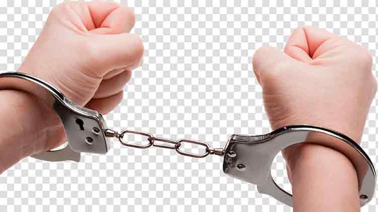 നാ​ട്ടി​ലേ​ക്ക് തി​രി​ച്ച​യ​ച്ച യു​വ​തി സു​ഹൃ​ത്തി​െൻറ പാ​സ്പോ​ര്‍ട്ടി​െ​ല​ത്തി; പി​ടി​യി​ലാ​യി